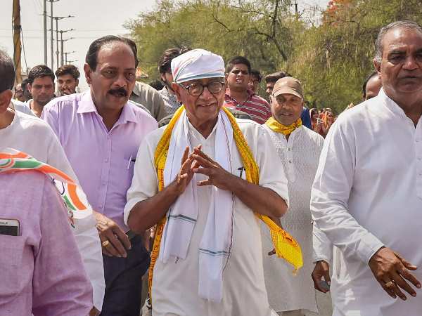 चुनावी व्यस्तता के चलते राजगढ़ वोट करने नहीं पहुंच सके दिग्विजय