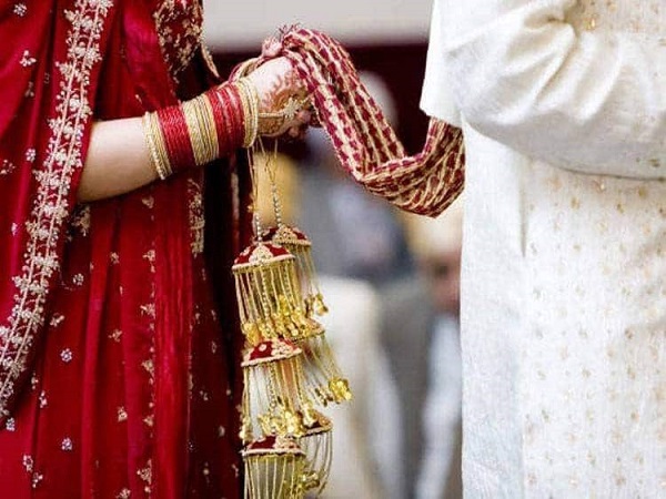 पंडित पहले से शादीशुदा है 