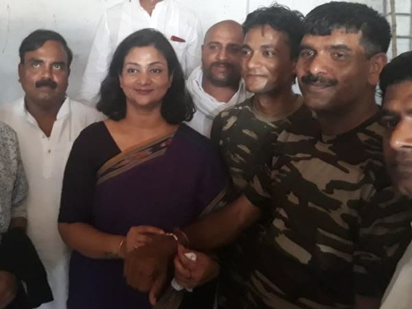 तेज बहादुर ने कहा, बहन मिल गई तेज बहादुर ने कहा, बहन मिल गई