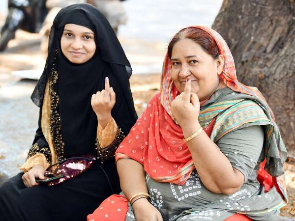 'सामाजिक अंकगणित पड़ रहा है भारी'