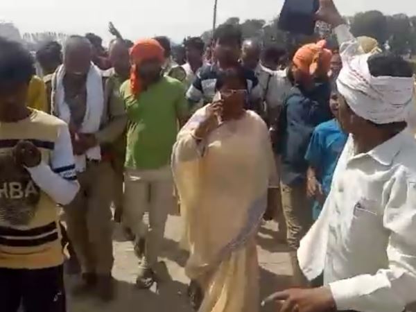 five held for opposing bjp mla savitri katheria in etawah five held for opposing bjp mla savitri katheria in etawah