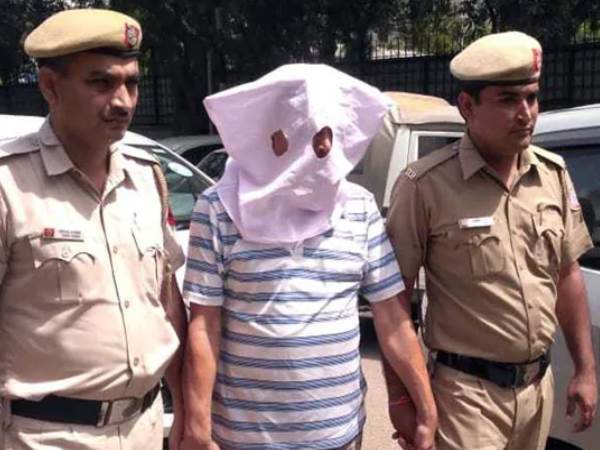 कर्ज में डूबा तो मीनू को फंसाया कर्ज में डूबा तो मीनू को फंसाया