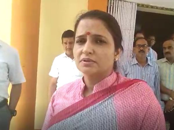ruckus between bsp and bjp workers outside strong room in farrukhabad