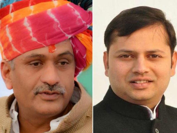 अशोक गहलोत के बेटे पीछे