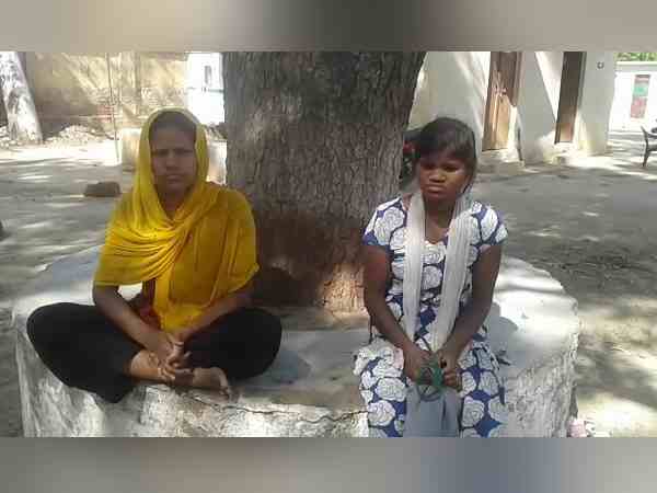 'थाने में लाकर पीटा' 'थाने में लाकर पीटा'