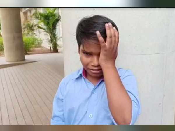 अपने हाथ में फाइल लेकर सचिवालय पहुंचा था विवेक अपने हाथ में फाइल लेकर सचिवालय पहुंचा था विवेक