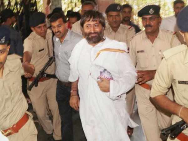 हकदार के बारे में कुछ भी बोलने से बच रहे हकदार के बारे में कुछ भी बोलने से बच रहे