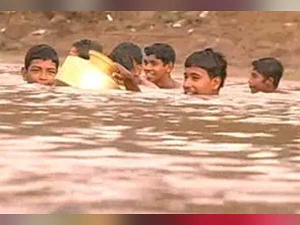 अपनी छुट्टियों की नहीं, बच्चों के भविष्य की चिंता है