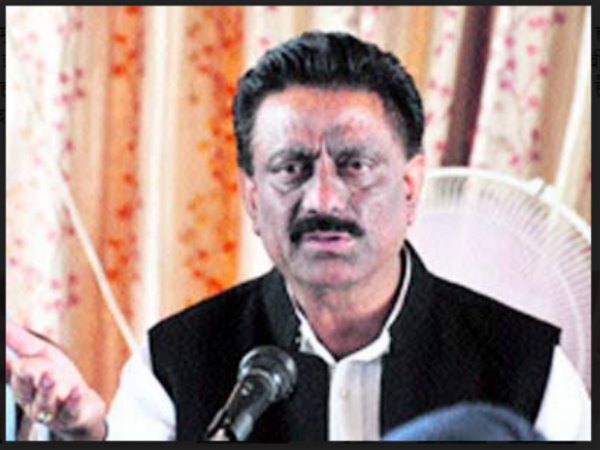 नेता अपना-अपना प्रभाव दिखाने में मशगूल हो गये 