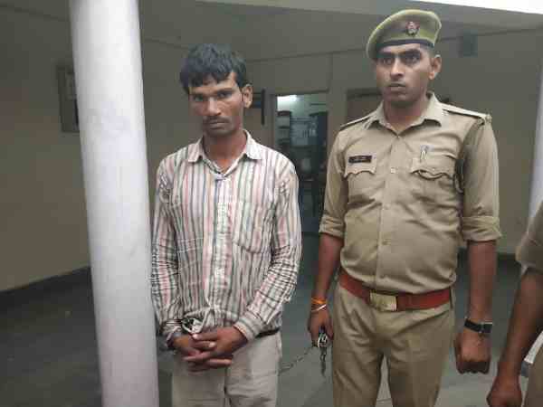 नाम बदलकर की नौकरी