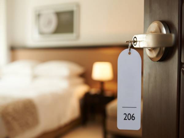 होटल के कर्माचारियों ने दी पुलिस को सूचना