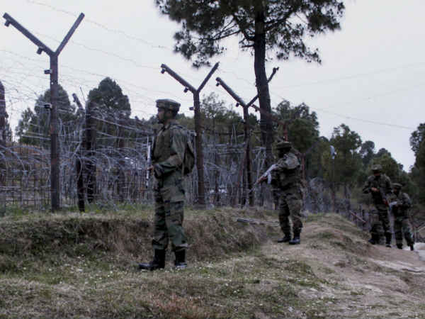 पाकिस्‍तान की गतिविधियों पर नजरें 