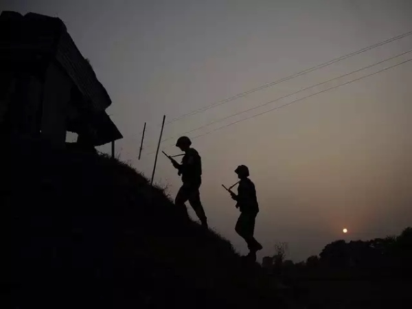 तीन महीने में तीन बार आया घर तीन महीने में तीन बार आया घर