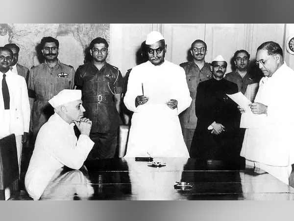 चुनाव चिन्ह वाला मिला था बैलेट बॉक्स चुनाव चिन्ह वाला मिला था बैलेट बॉक्स