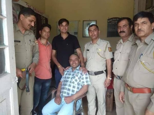 और भी हैं पुलिस की ऐसी कहानियां...
