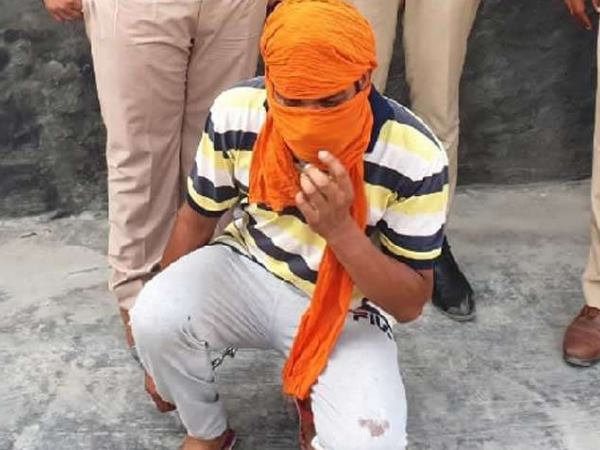 बचपन से ही गाता था देशभक्ति के गीत बचपन से ही गाता था देशभक्ति के गीत