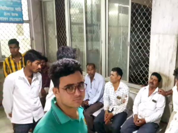 रात को ये थे घायल