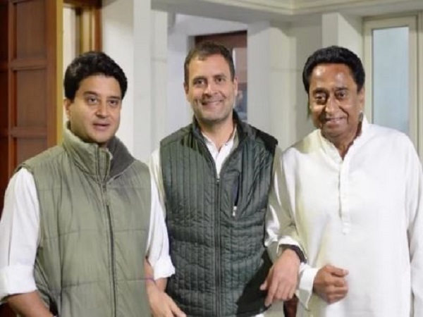 पार्टी के भीतर की गुटबाजी के लिए भी शीर्ष नेतृत्व जिम्मेदार है