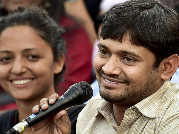 'फर्जी महानता की तस्वीर जनता के सामने रखी'