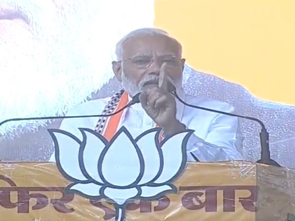  कांग्रेसी नाइक को शांति दूत कहते थे: मोदी