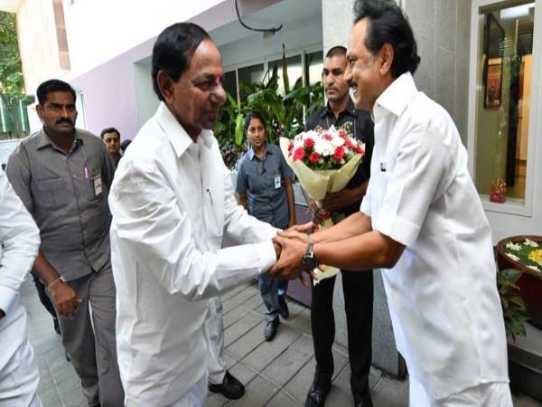 फेडरल फ्रंट को फिर से जीवित करने में लगे हैं केसीआर फेडरल फ्रंट को फिर से जीवित करने में लगे हैं केसीआर