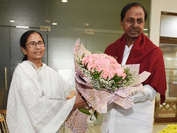 कई नेताओं से की मुलाकात कई नेताओं से की मुलाकात