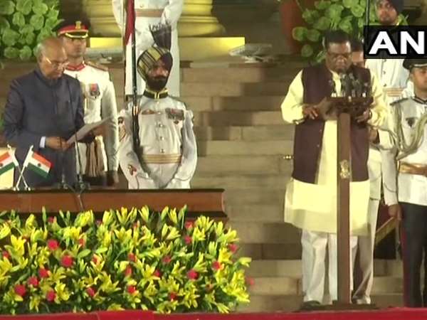 फग्गन सिंह कुलस्ते को भी राष्ट्रपति ने टोका फग्गन सिंह कुलस्ते को भी राष्ट्रपति ने टोका