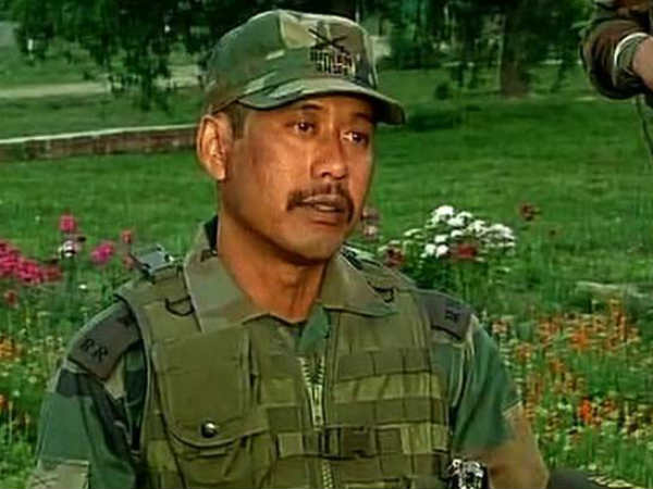 श्रीनगर के होटल से लिए गए हिरासत में 