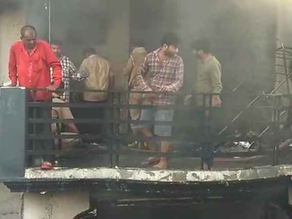 15 गाड़ियों ने कड़ी मुश्किल के बाद आग पर पाया काबू