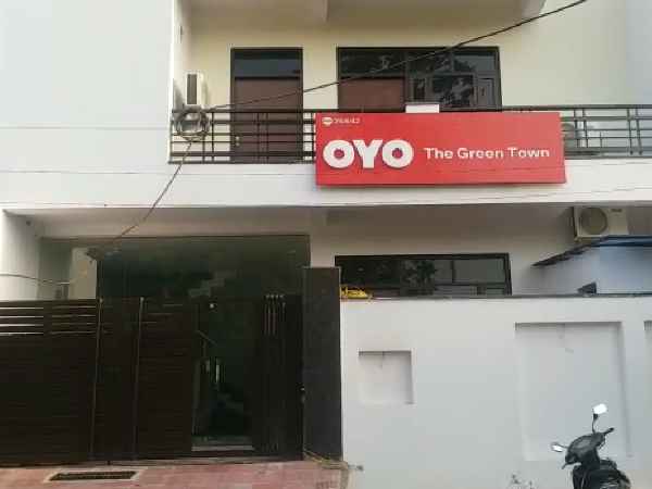 वाट्सएप पर भेजते थे फोटो 