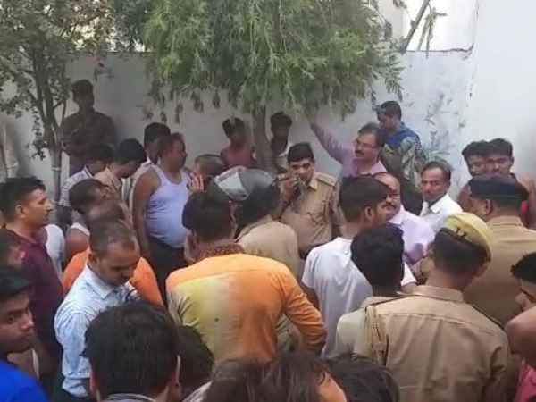 परिवार के पांच लोगों की हुई मौत