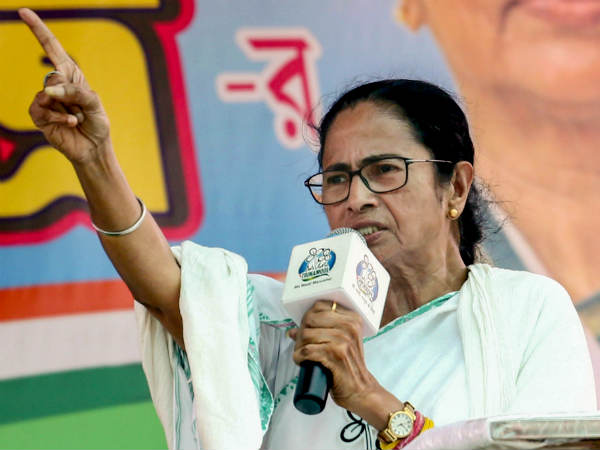 देश में आपातकाल जैसे हालात- ममता