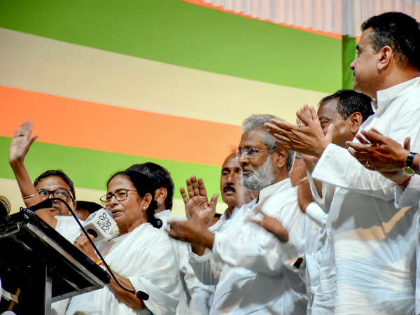 ममता का सॉफ्ट बंगाली 'हिंदुत्व' ममता का सॉफ्ट बंगाली 'हिंदुत्व'