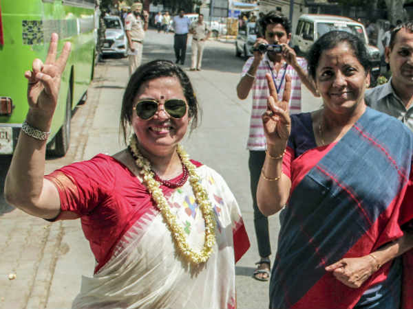 काम से लोग संतुष्ट काम से लोग संतुष्ट