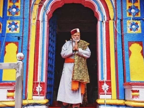 धर्मस्थलों का दौरा कर पीएम मोदी मतदाताओं को परोक्ष रूप से प्रभावित किया