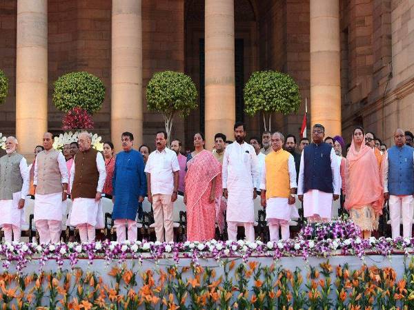  मुख्यमंत्री ई पलानीस्वामी और डिप्टी सीएम ओ पनीरसेल्वम के बीच नाराजगी है वजह?