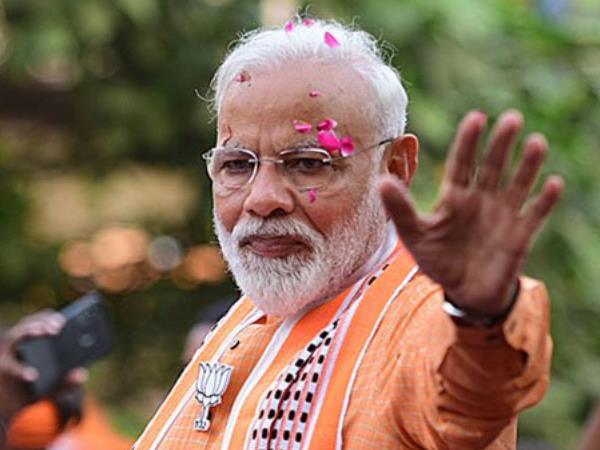 केसरिया हुई बनारस, चारों ओर मोदी-मोदी के नारे 