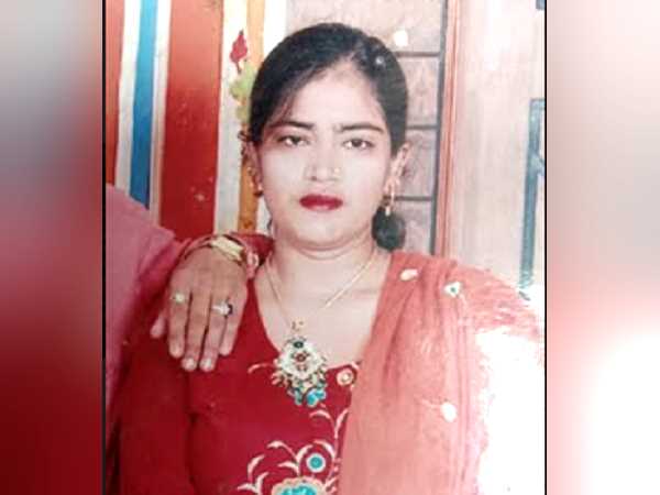 Mother ate poison with her three children, two dies Mother ate poison with her three children, two dies