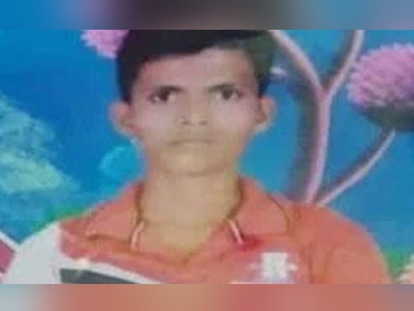 एक फोन के बाद घर से गया था युवक