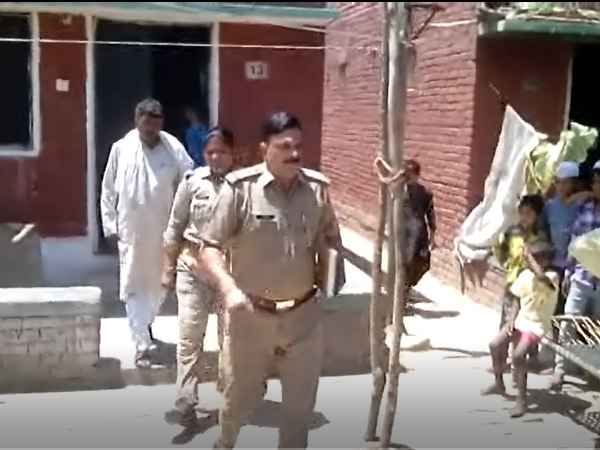 Riot victim lady physical attack in MuzaffarnagarRiot victim lady physical attack in Muzaffarnagar