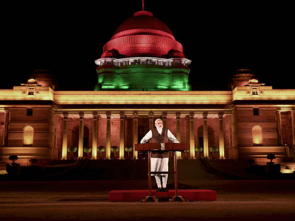 हिंदी और अंग्रेजी में शपथ 