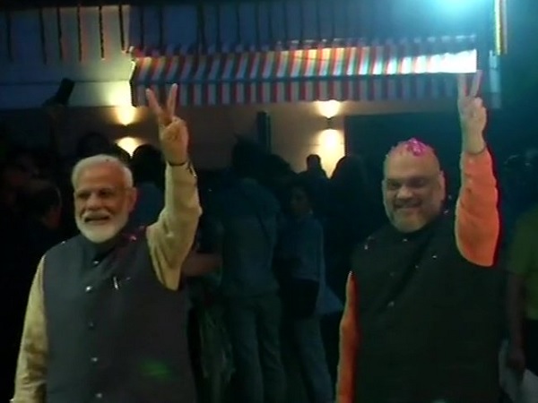 भाजपा मुख्यालय पहुंची मोदी-शाह की जोड़ी-