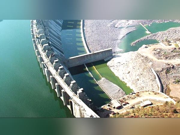 oxygen and sulfide standard bad in narmada dam water, Gujarat