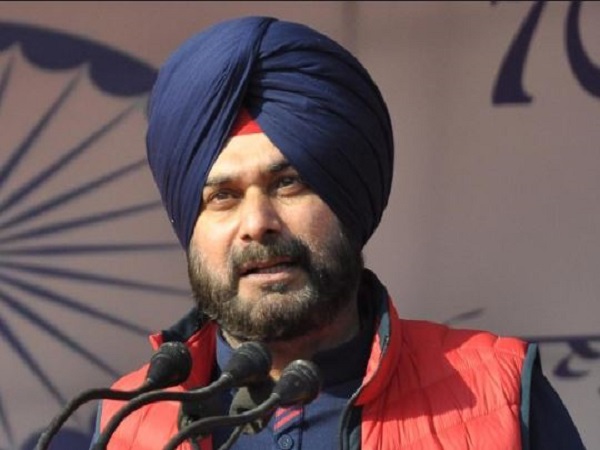 नवजोत सिंह सिद्धू आए निशाने पर