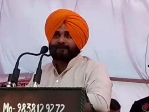 मोदी से झूठा प्रधानमंत्री नहीं देखा