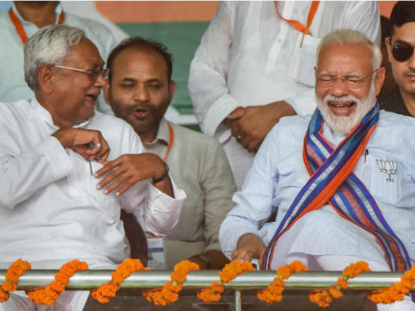 लालू की गैरहाजिरी में बिहार में एनडीए कहां है?