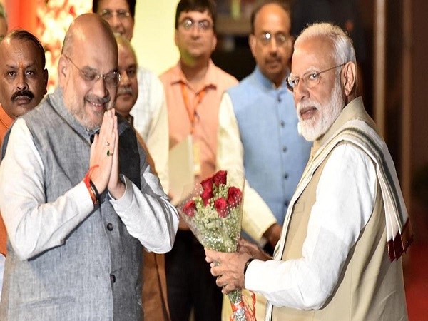 एनडीए को अभी 349 सीटों पर बढ़त एनडीए को अभी 349 सीटों पर बढ़त