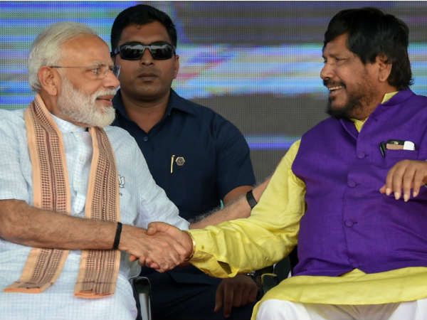 अठावले ने भी सीटें कम होने का जताया अनुमान