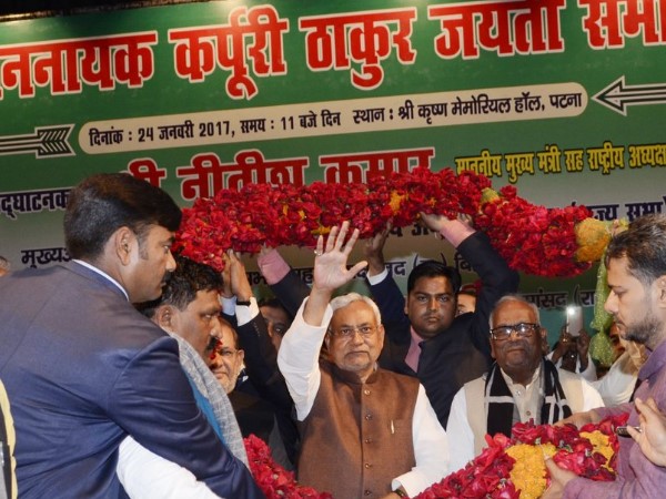 कर्पूरी ठाकुर ने दिया नीतीश को नौकरी का प्रस्ताव