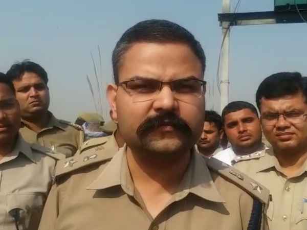नोएडा पुलिस को नहीं थी छापेमारी की खबर